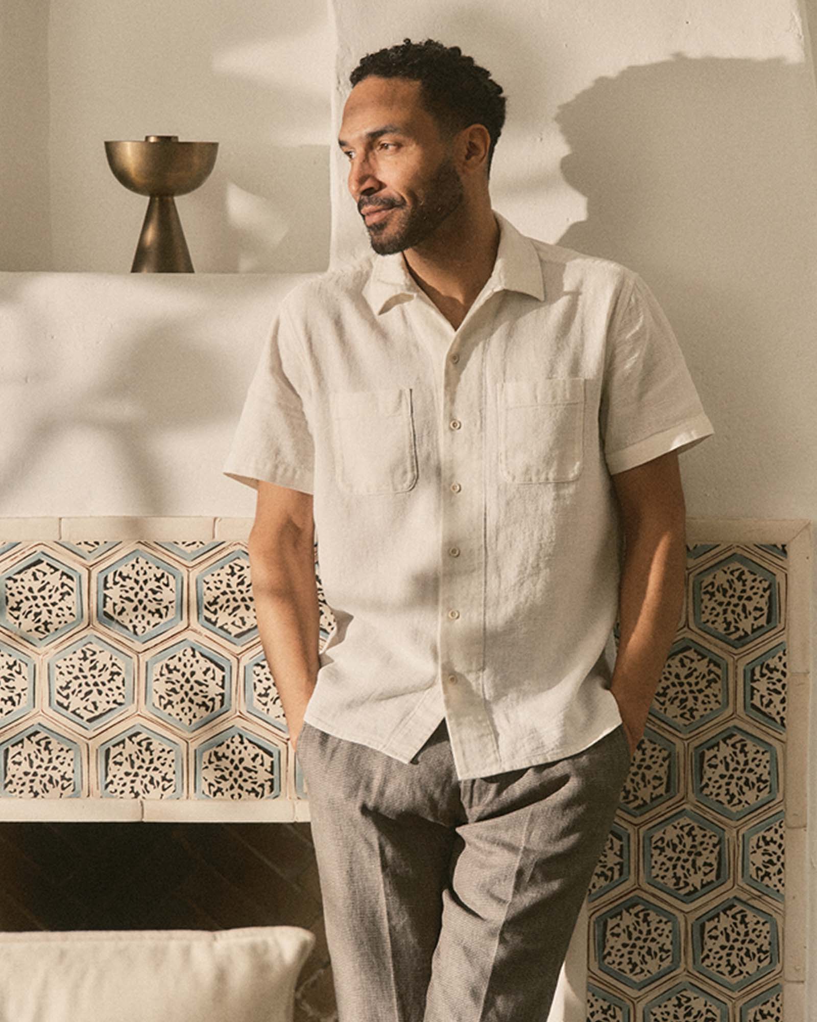 The Conrad Shirt in Vintage White Linen - Image 2